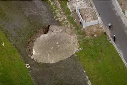 El increíble socavón que se abrió en un área de Florida