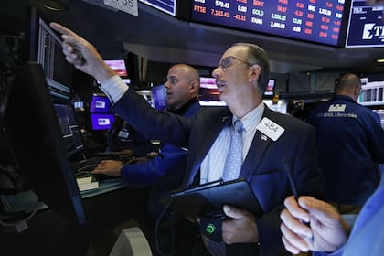 El índice Dow Jones cae más de 2% y el tecnológico Nasdaq, 2,6%