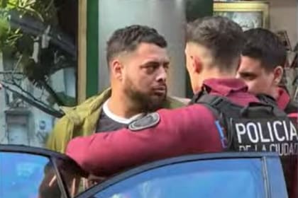 El individuo que protagonizó el confuso episodio fue identificado como Carlos Alberto Ficarra Toledo, de 34 años, nacionalidad argentina y con domicilio en partido de San Miguel