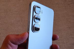 Probamos el Hot 60i de Infinix, un smartphone que viene lleno de accesorios