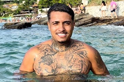 El influencer brasileño Eric Lemos fue agredido durante la noche del domingo mientras registraba con su celular los festejos por el subcampeonato de la selección argentina en las inmediaciones del Obelisco