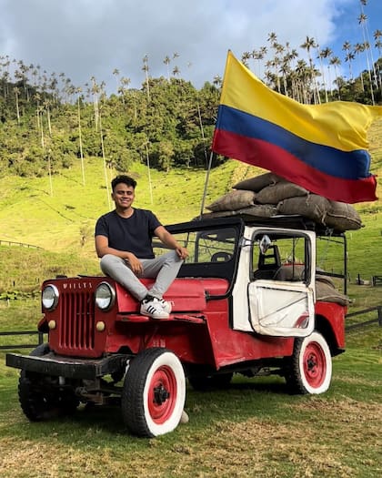 El influencer colombiano ingresó a EE.UU. por medio de la aplicación CBP One