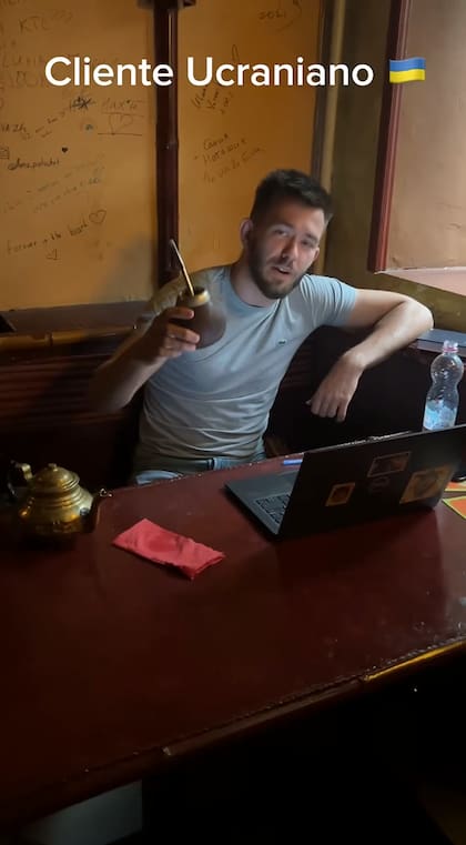 El influencer se encontró con un cliente ucraniano