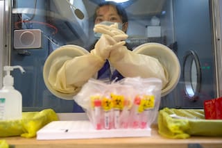 Covid: la pandemia podría ser el momento "Chernobil" de la OMS, dice un panel