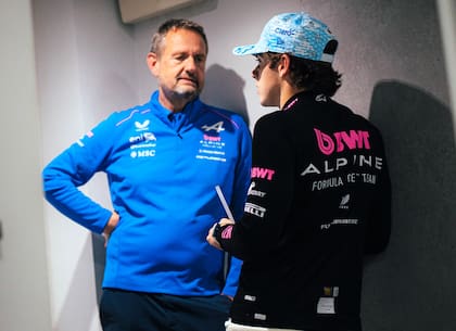 El ingeniero británico Steve Nielsen junto a Franco Colapinto: Alpine tendrá trabajo en la fábrica de Enstone para recobrar la energía y volver a la batalla