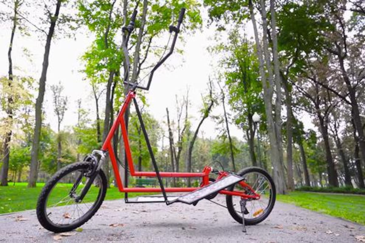El ingeniero ucraniano presenta su bicicleta elíptica
