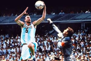 El ingenio popular y la comparación de Manu Ginóbili con Diego Maradona