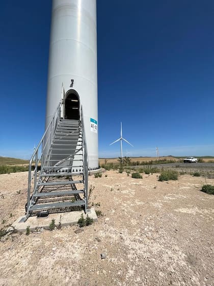 El ingreso a la base de la torre