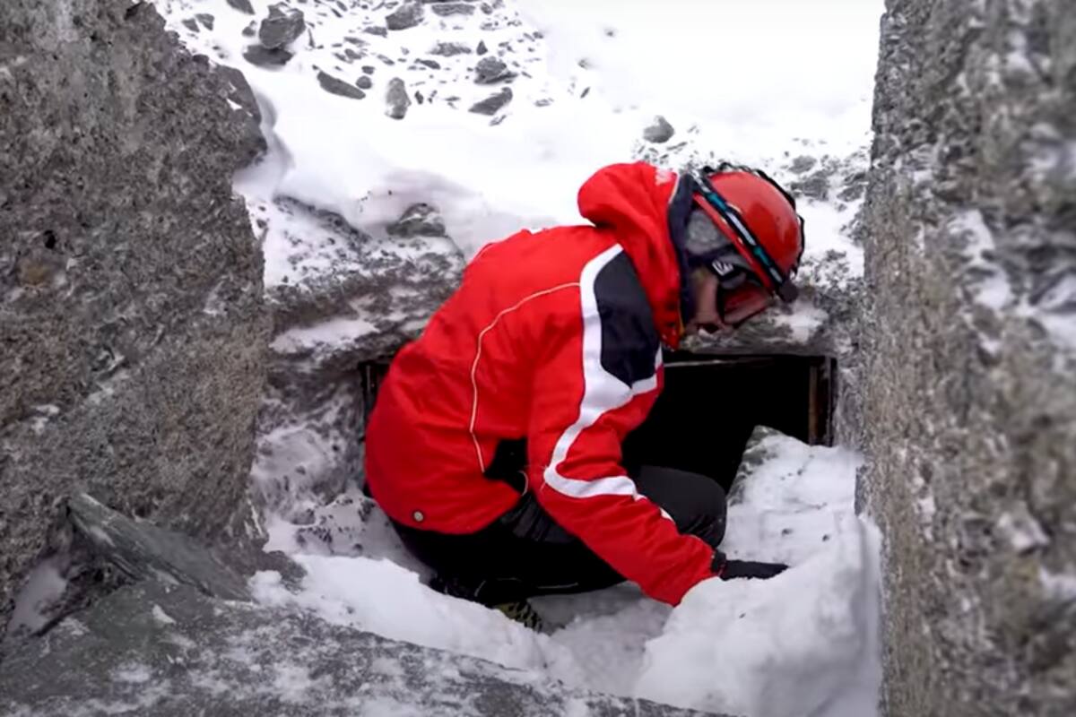 El ingreso al bunker