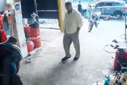El ingreso de Facundo Medina a la gomería cerca de Garín donde se produjo el cómico episodio