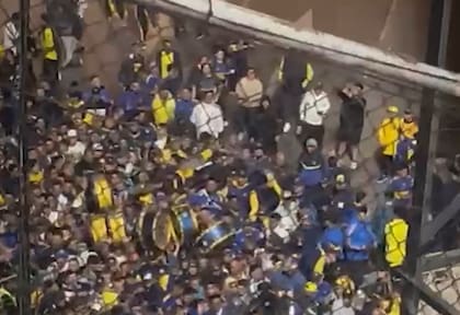 El ingreso de los hinchas de Boca para el partido ante Recoleta