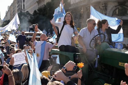 El ingreso de los tractores a Plaza de Mayo en la macha del sábado pasado
