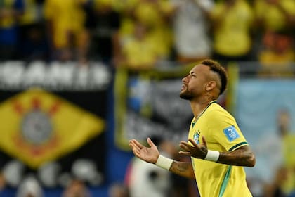 El ingreso de Neymar, que jugó sus primeros minutos en el Mundial (Photo by CHANDAN KHANNA / AFP)