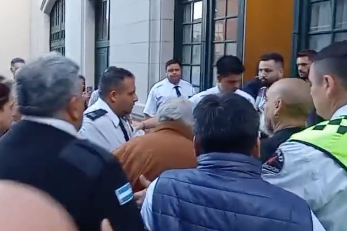 El ingreso de Pepe Mujica a la Feria del libro