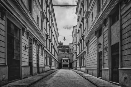 El ingreso oficial se encuentra sobre avenida Rivadavia 2431.