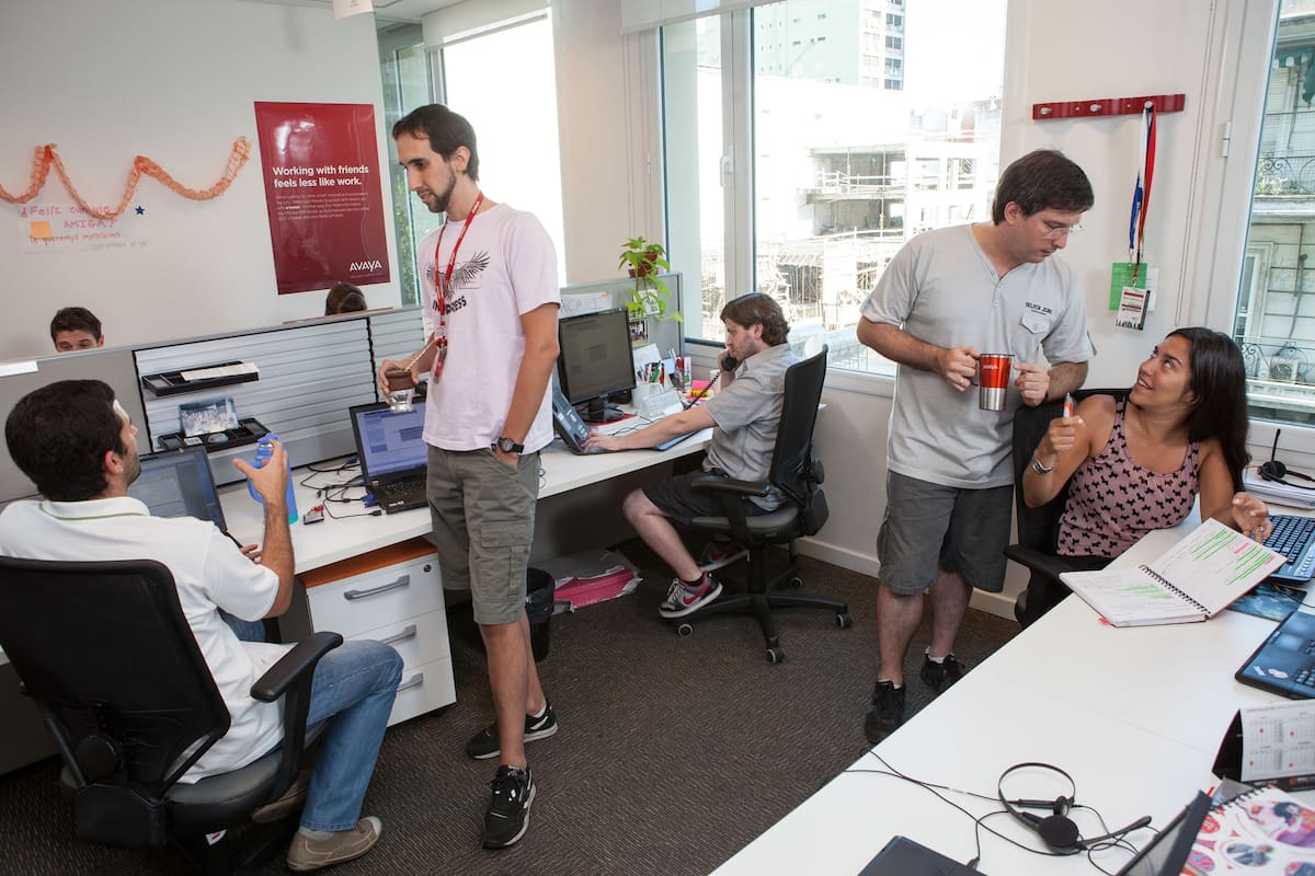 El ingreso promedio real de los trabajadores registrados bajó 4,3% en junio; el empleo total registrado entre enero y junio muestra 90.220 puestos menos