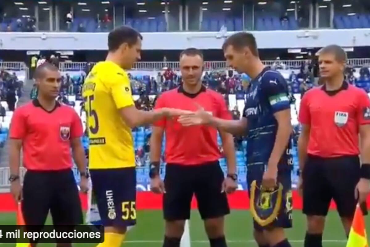 El inicio del encuentro se definió con un piedra, papel o tijera