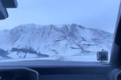 El inicio del recorrido de 10 horas hacia la tienda por el desolado y majestuoso paisaje de Yukon (TikTok @north_phase)