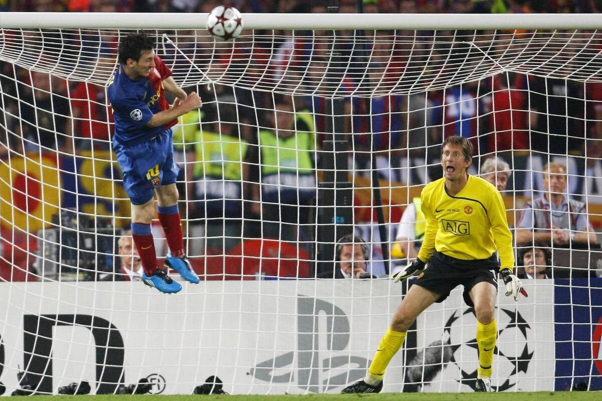 El inolvidable gol de Messi ante el holandés Edwin van der Sar en la final de la Champions League de 2009