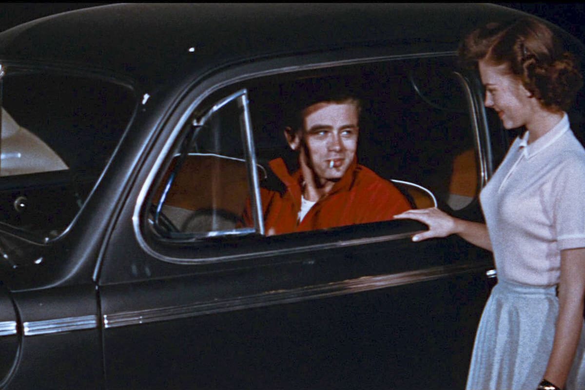 El inolvidable James Dean, en la icónica Rebelde sin causa
