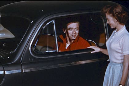 El inolvidable James Dean, en la icónica Rebelde sin causa
