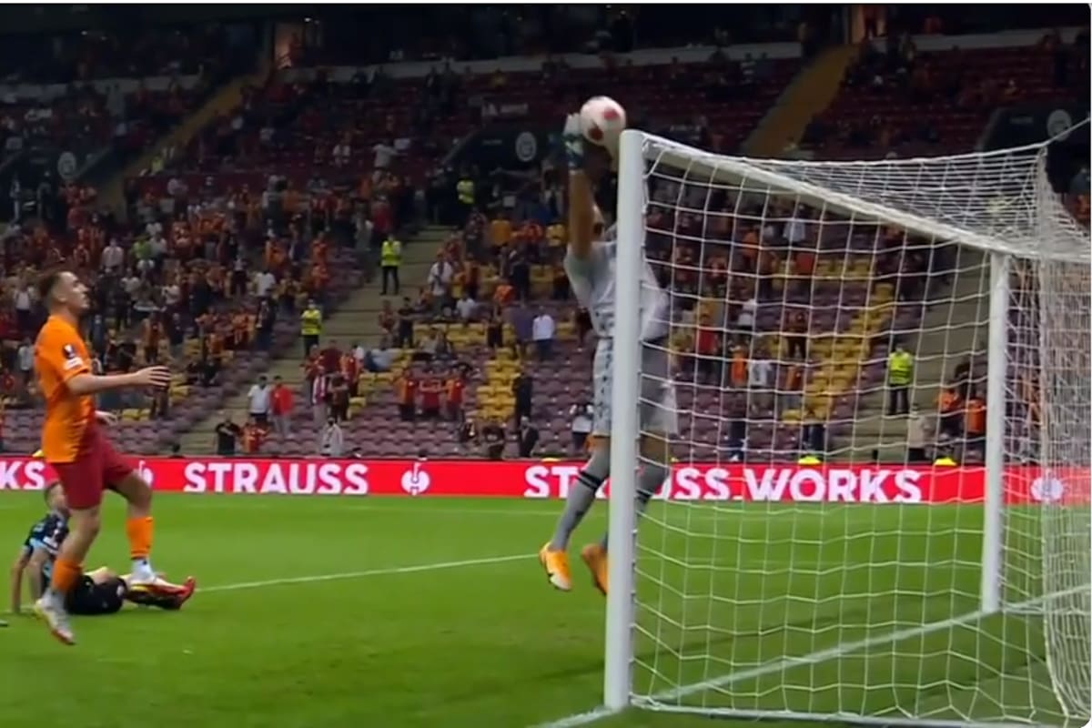 El insólito blooper del arquero de Lazio