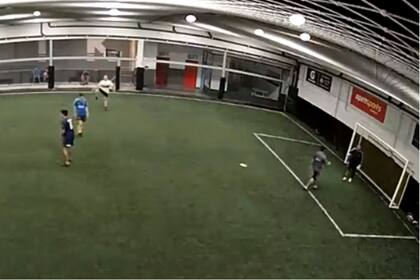 El insólito motivo que deslizó un desconocido para jugar un partido de fútbol 5
Foto: captura de pantalla