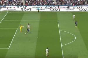El insólito tanto de Mbappé tras una falla en la salida de Lorient