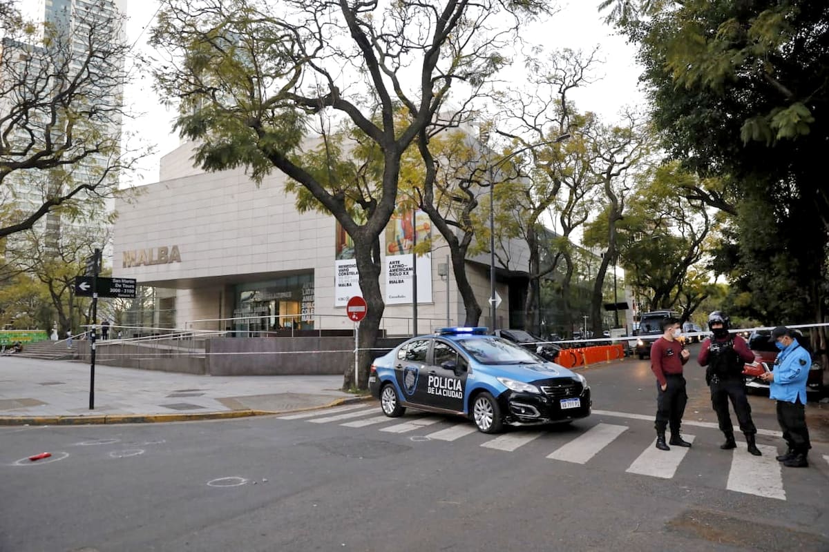 El inspector Juan Pablo Roldán fue asesinado al intentar detener a un hombre armado con un cuchillo
