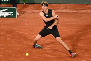 El instante en que Alexander Zverev se dobla el tobillo derecho