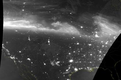 El Instituto Cooperativo de Estudios de Satélites Meteorológicos (CIMSS) de la Universidad de Wisconsin-Madison publicó una serie de imágenes satelitales de la tormenta solar