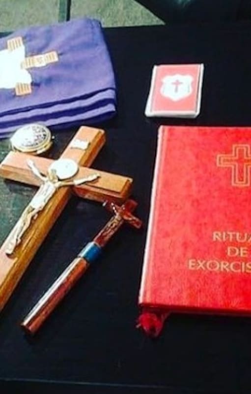El instrumental de Acuña para exorcimos