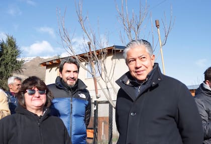 El intendente Carlos Saloniti junto al gobernador Rolando Figueroa
