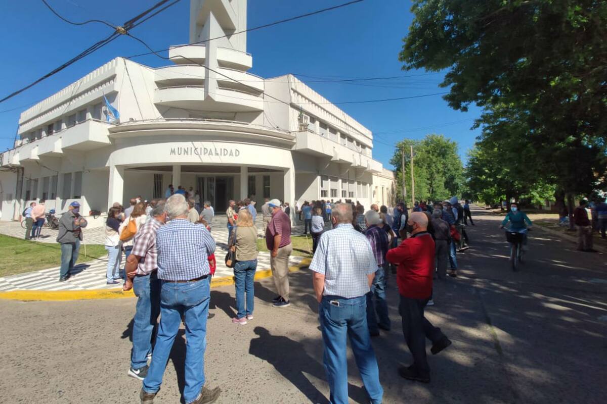 El intendente de Alberti, Germán Lago decidió dar marcha atrás a la disposición, tras la audiencia con el sector agropecuario.