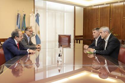 El intendente de Avellaneda, Jorge Ferraresi, y el interventor en el ENRE, Walter Martello, fueron a las oficinas de Edesur y se reunieron con el presidente de la distribuidora, Juan Carlos Blanco, y el gerente general, Valter Moro