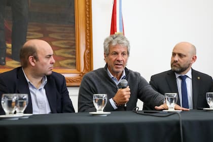 El intendente de la ciudad de Esperanza, Rodrigo Muller; el secretario de Coordinación de la Producción, Juan Pazo, y el ministro de Desarrollo Productivo de Santa Fe, Gustavo Puccini