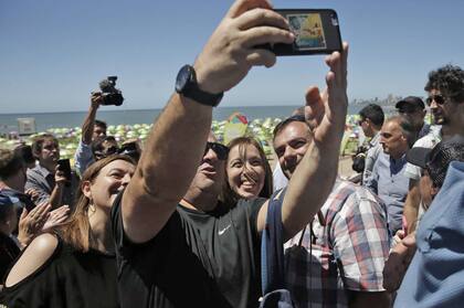 La gobernadora bonaerense encabezó el acto de reapertura de las playas públicas de Mar del Plata