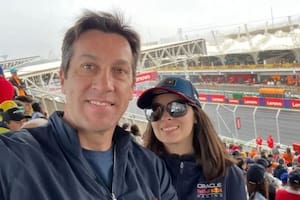 El intendente de Necochea, Arturo Rojas, junto a su hija en el Autódromo de Interlagos