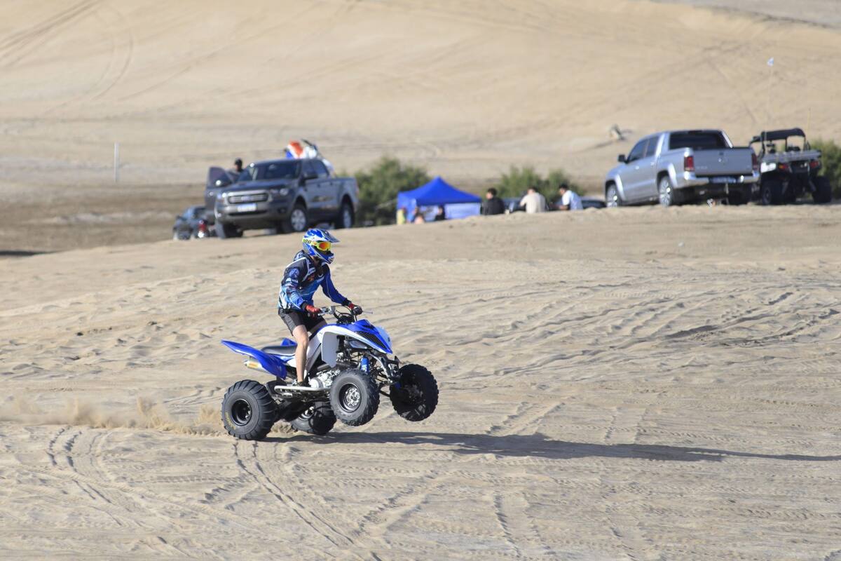 El intendente de Pinamar defendió el uso de cuatriciclos y dijo que su prohibición “perjudica” al resto de turistas