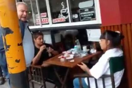 El intendente de Salto echó a dos jóvenes acusadas de robar en la ciudad