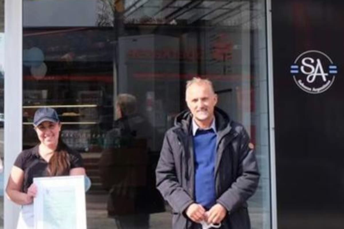 El intendente de Wissen le entregó un diploma de reconocimiento por el “coraje de haber apostado en medio de la pandemia”.