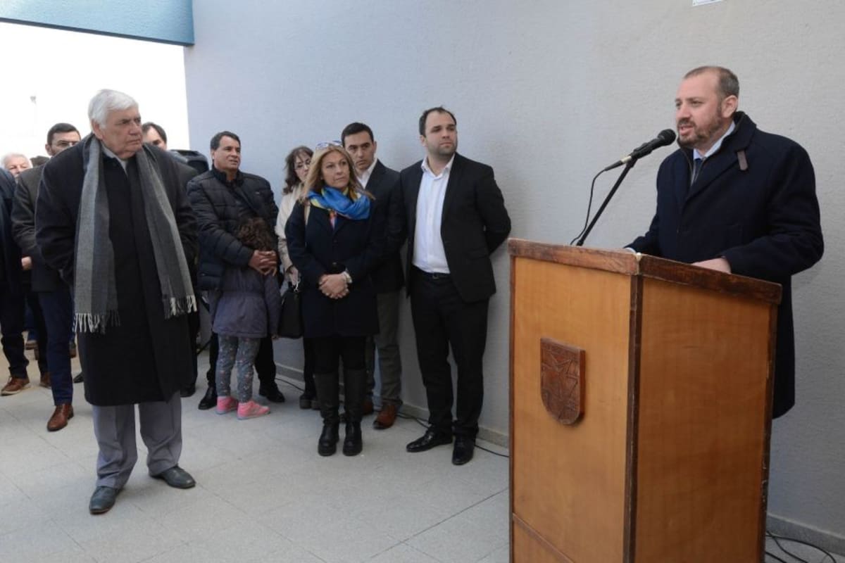El intendente Federico Bodlovic y en primera fila su padre, el diputado José Bodlovic