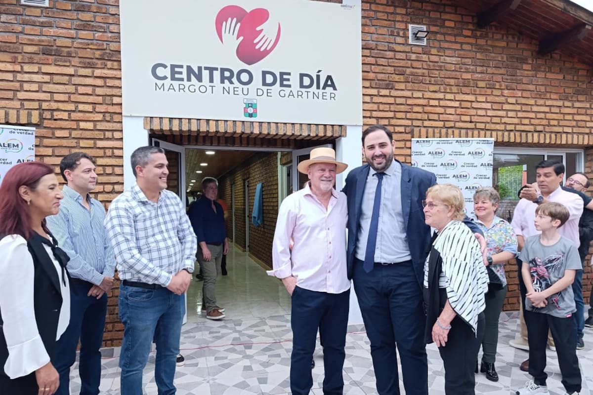 El intendente Matías Sebely con Gartner y su hermana