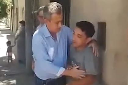 El intendente rosarino Pablo Javkin y Juan Britos, el hombre asesinado anoche