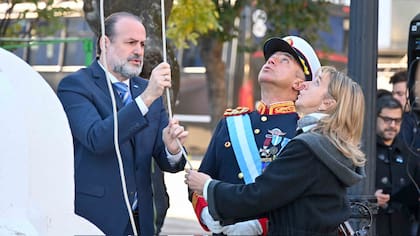 El intendente Susbielles y la presidenta del Concejo Deliberante de Bahía Blanca, María Teresa Gonard (La Libertad Avanza)