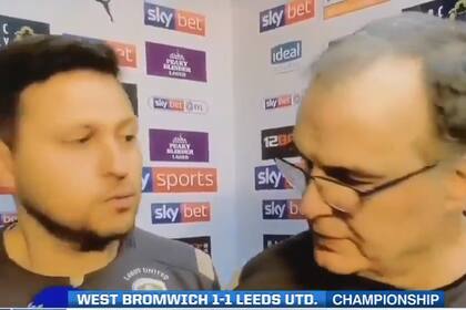 El intenso cruce entre Bielsa y su traductor en Inglaterra