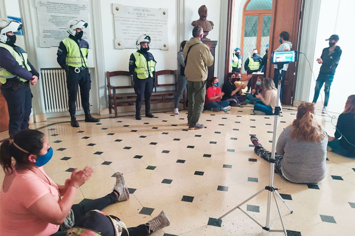 El intentende expresó en su cuenta de Twitter: "No vamos a ceder ante presiones ni extorsiones y mucho menos vamos a tolerar la utilización política de las necesidades de nuestros vecinos"