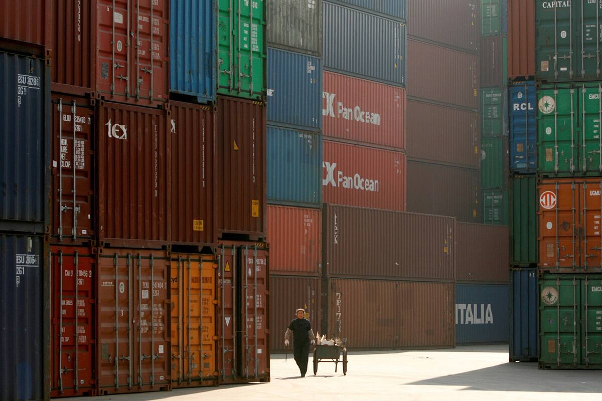 El intercambio comercial total aumentó, pero debido a las importaciones