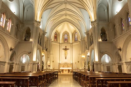 El interior de la capilla Santa Ana que fue donada por el segundo marido de Ana María Lynch, Francis Tooley, en 1945. No está abierta a la comunidad pero se hacen comuniones y casamientos para las alumnas y ex alumnas de la escuela.