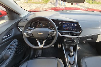 El interior de la Chevrolet Montana sigue la misma línea de todas las pickups de GM